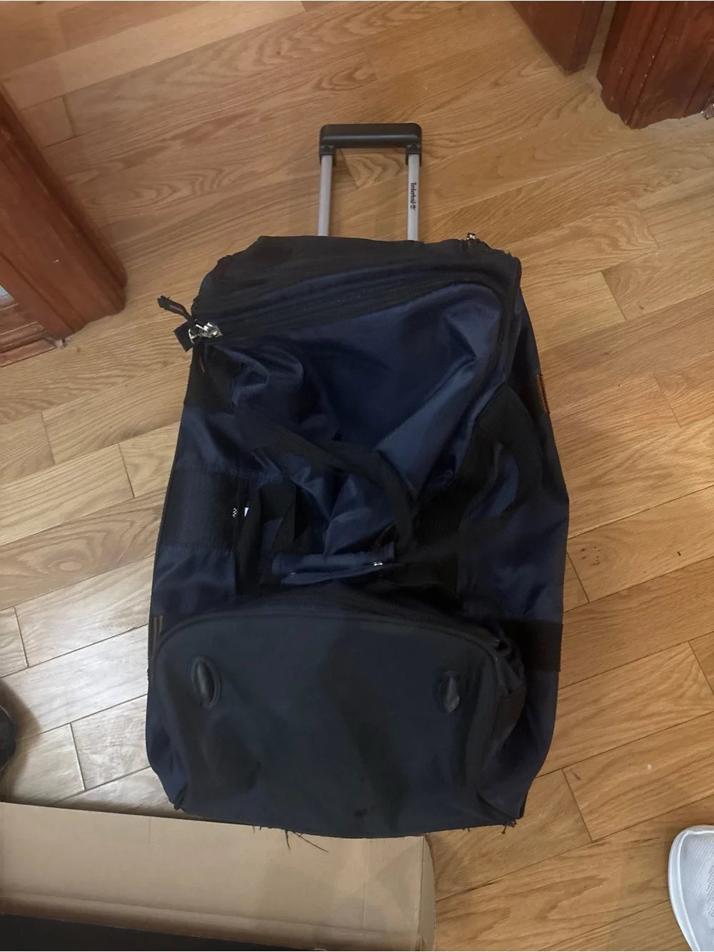 Timberland Navy Blue Rolling Wheeled Duffel Bag Suitcase Luggage